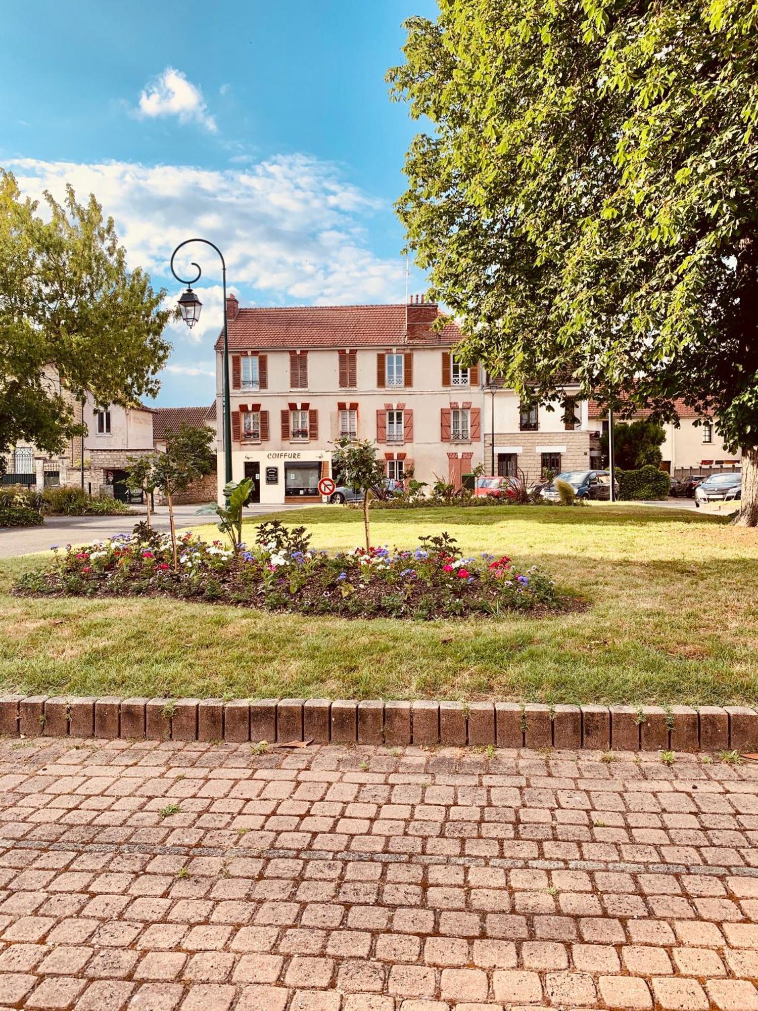 Le Logis Cantilien Lamorlaye-Chantilly Exterior foto