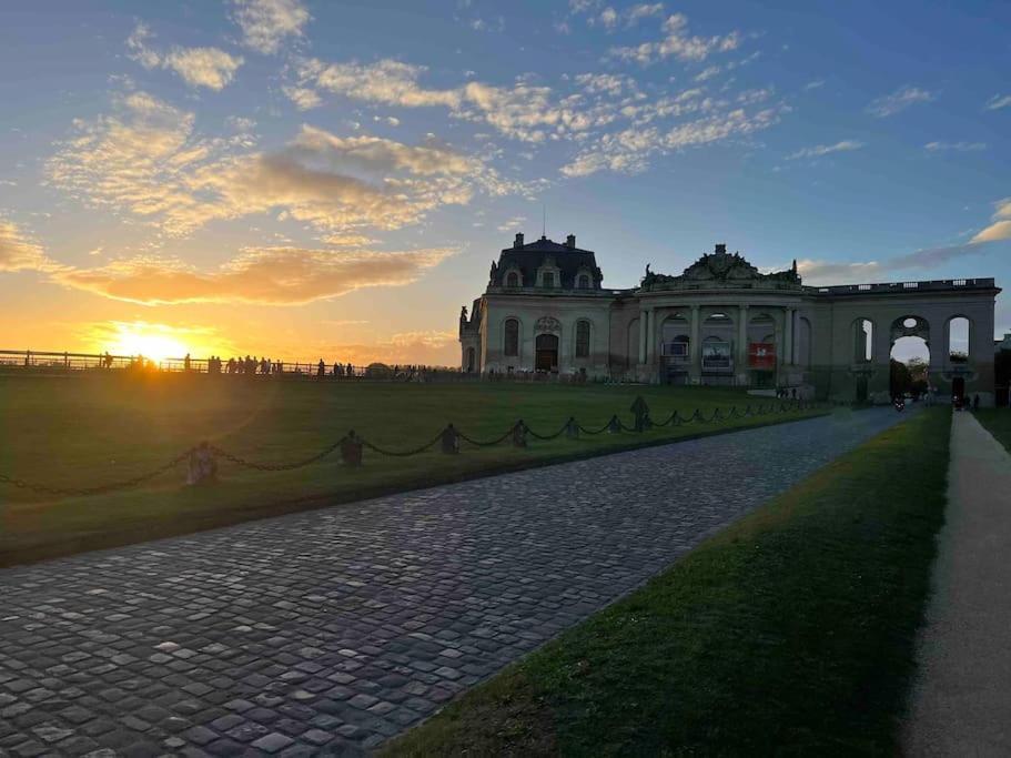 Le Logis Cantilien Lamorlaye-Chantilly Exterior foto